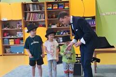 2025-ochronka-pilzno-iluzjonista-12