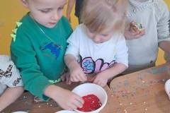 2025-ochronka-pilzno-maluchy-zdobia-pierniki-7