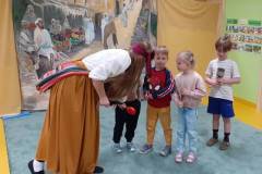 2025-ochronka-pilzno-teatr-o-dobrym-czlowieku-12