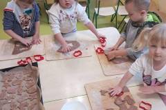 2025-ochronka-pilzno-maluchy-pieka-pierniki-7