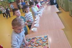 2025-ochronka-pilzno-sredniaki-zdobia-pierniki-4