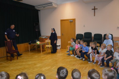 ochronka-tuchow-2025-policjant-1