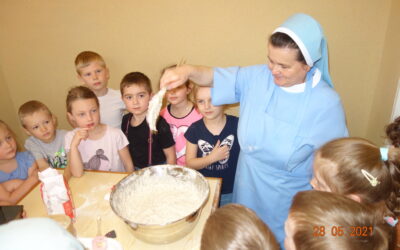 RAZEM Z SIOSTRĄ DONUELĄ