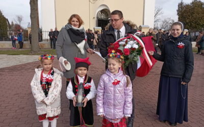 „Tym co zmarli za Ojczyznę, hołd wdzięczności Polska składa”