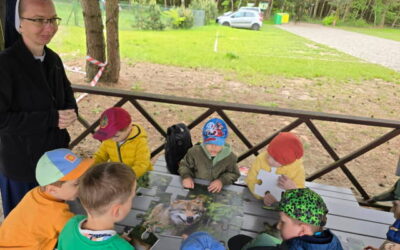 Przygoda w lesie na ścieżce edukacyjno-przyrodniczej „Ku źródliskom”