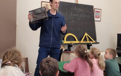 🏛️ Motylki w Muzeum Solca – podróż w czasie w „Starej klasie”