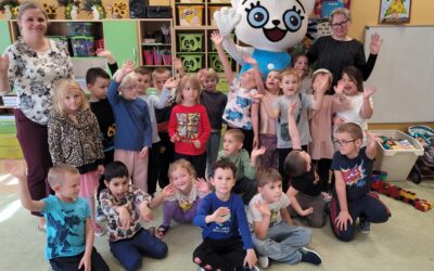 📚 Kicia Kocia znów z nami! Spotkanie z książką i… tańcem! 🎶🐱