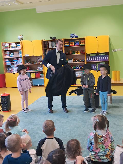 2025-ochronka-Pilzno-Iluzjonista (1)