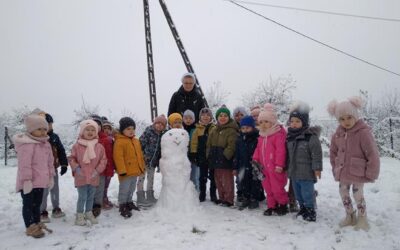 Pierwsze zabawy na śniegu :-)