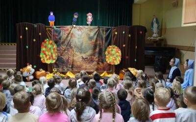 „Wycieczka do lasu” – teatrzyk w wykonaniu nauczycieli naszej Ochronki