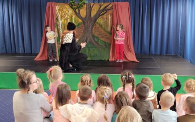 🎭 Spektakl „Lech, Czech i Rus” – jesienna opowieść o braciach, co świat dzielili