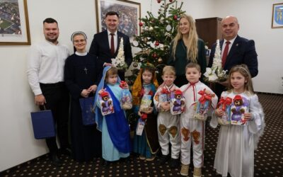 ŻYCZENIA ŚWIĄTECZNE W&nbsp;INSTYTUCJACH