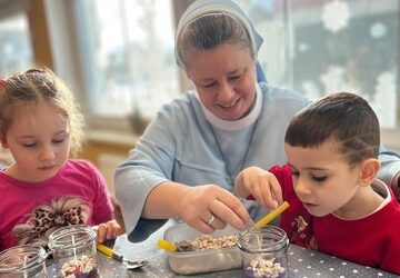 🕯️ Warsztaty świecowe – pachnący prezent od serca 💛