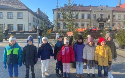 Ochronkowa choinka na&nbsp;bocheńskim Rynku