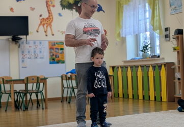 Spotkanie z&nbsp;cyklu „Poznajemy zawody naszych rodziców” – Zaglądamy do&nbsp;świata produkcji części samolotów