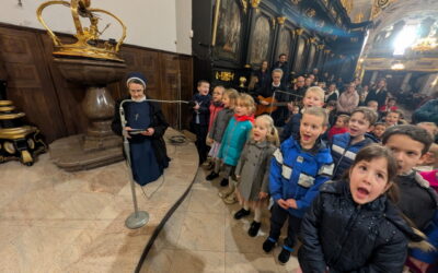 Droga Krzyżowa z&nbsp;udziałem dzieci w&nbsp;Bazylice Świętego Mikołaja