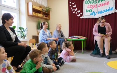 WIOSENNE CZYTANIE NA DYWANIE :)