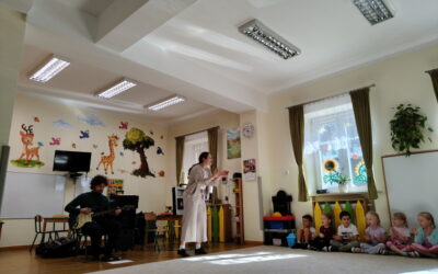Muzyczna podróż wehikułem czasu z&nbsp;Papaja Kids